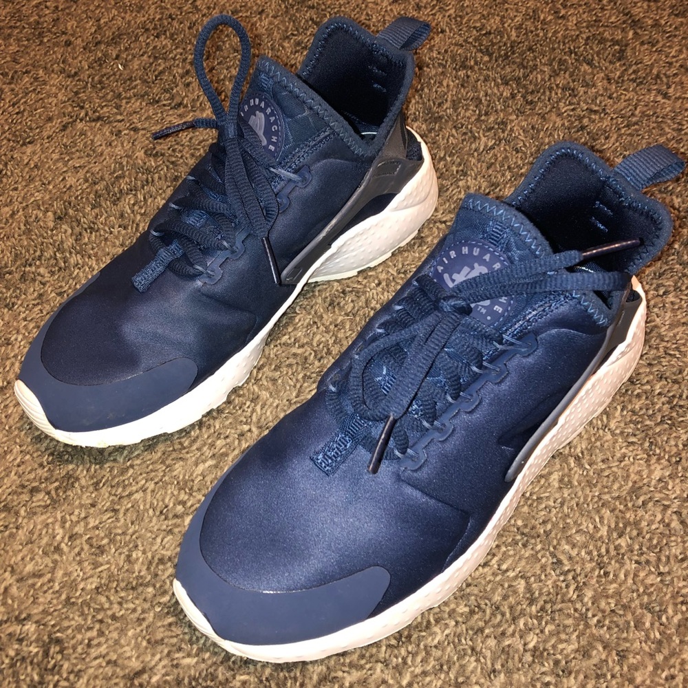 navy blue nike air huaraches